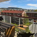 Spacious And Cozy Study Apartment With Balcony