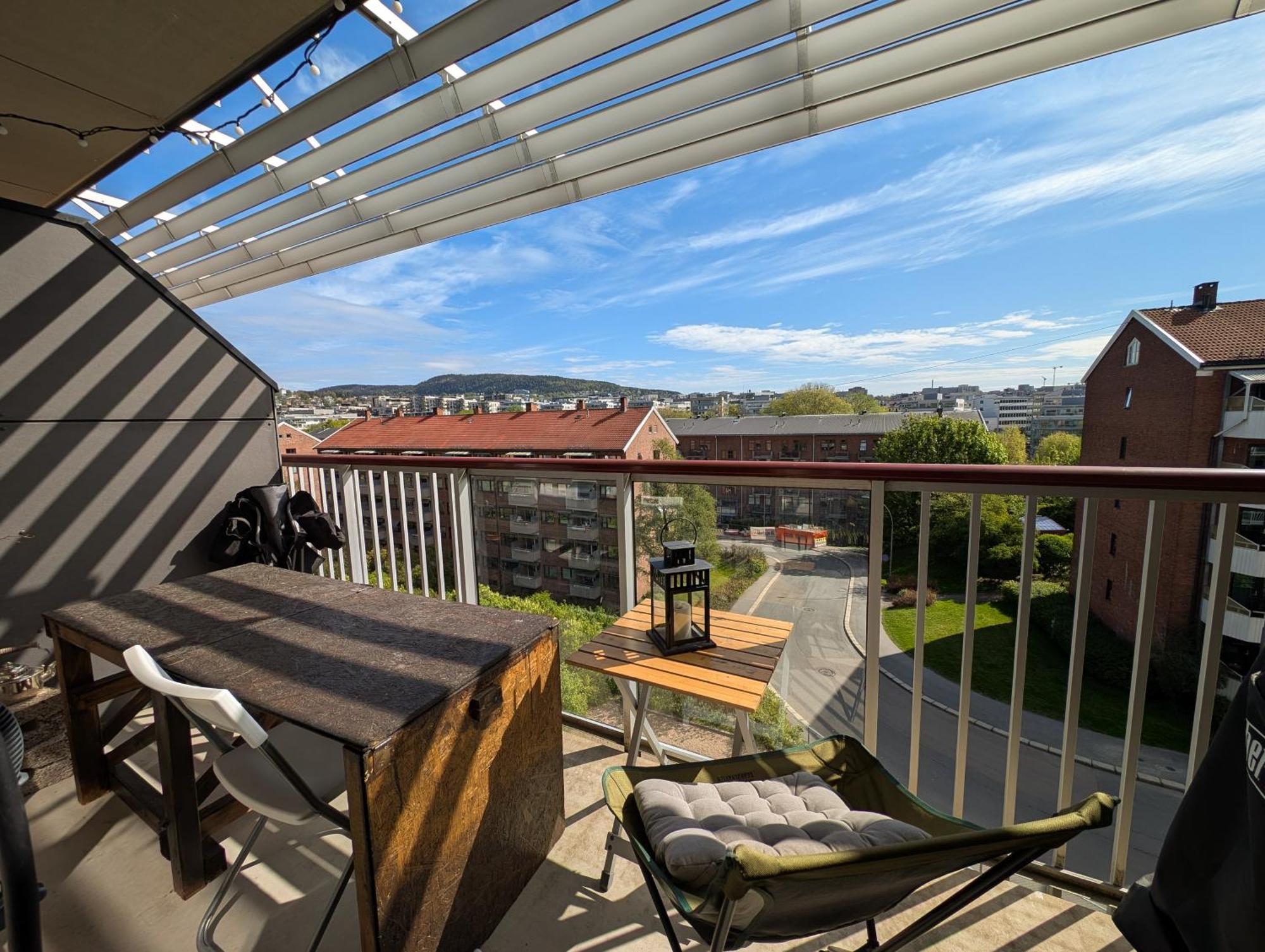 Spacious And Cozy Study With Balcony *