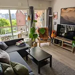 Spacious And Cozy Study Apartment With Balcony